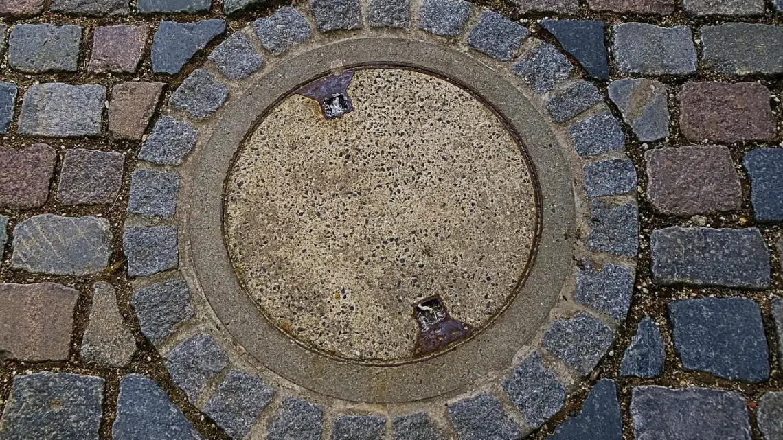 Hvordan undgår jeg rust på min støbejernsgryde?